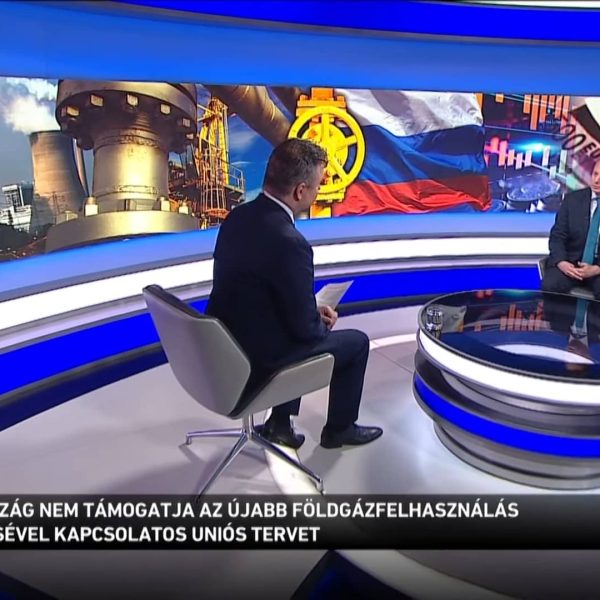 Szijjártó Péter az energiaminiszteri tanácsülés után beszámolt arról, hogy a bizottság a korábbi, 15 százalékos földgázcsökkentést javasló rendeletét meghosszabbítaná a nyárra is, amivel a tagállamoktól venne el újra hatásköröket.