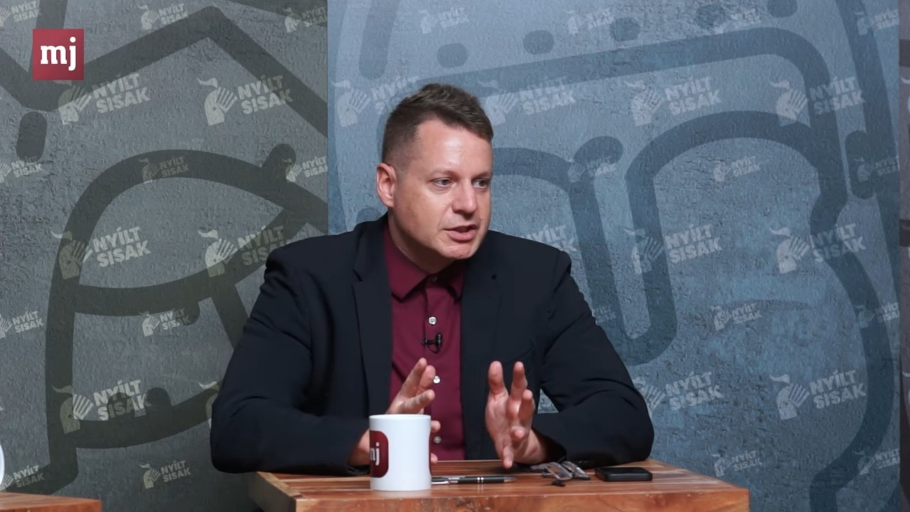 Végül arról vitáztak a meghívottak, hogy ha a Mi Hazánk Mozgalom Magyarország nevében igényt tart Kárpátaljára, ez pozitívan vagy negatívan érinti jelenleg a külhoni magyarokat. Vendégek: Fiala János (riporter), Schiffer András (ügyvéd), Szakács Árpád (könyvkiadó, publicista), Tóth Máté (energiajogász) Szerkesztő-műsorvezető: Gulyás Anita