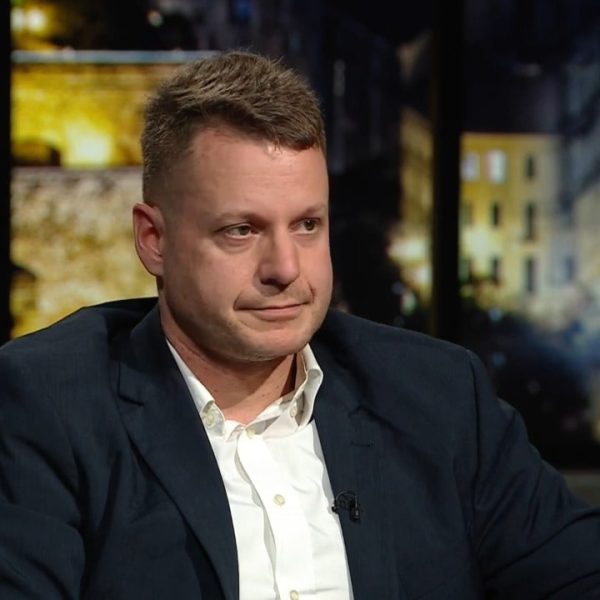 Gulyás István vendégei: - Hortay Olivér a Századvég Energia- és Klímapolitikai Üzletágának vezetője - Schiffer András ügyvéd - Tóth Máté ügyvéd, egyetemi oktató