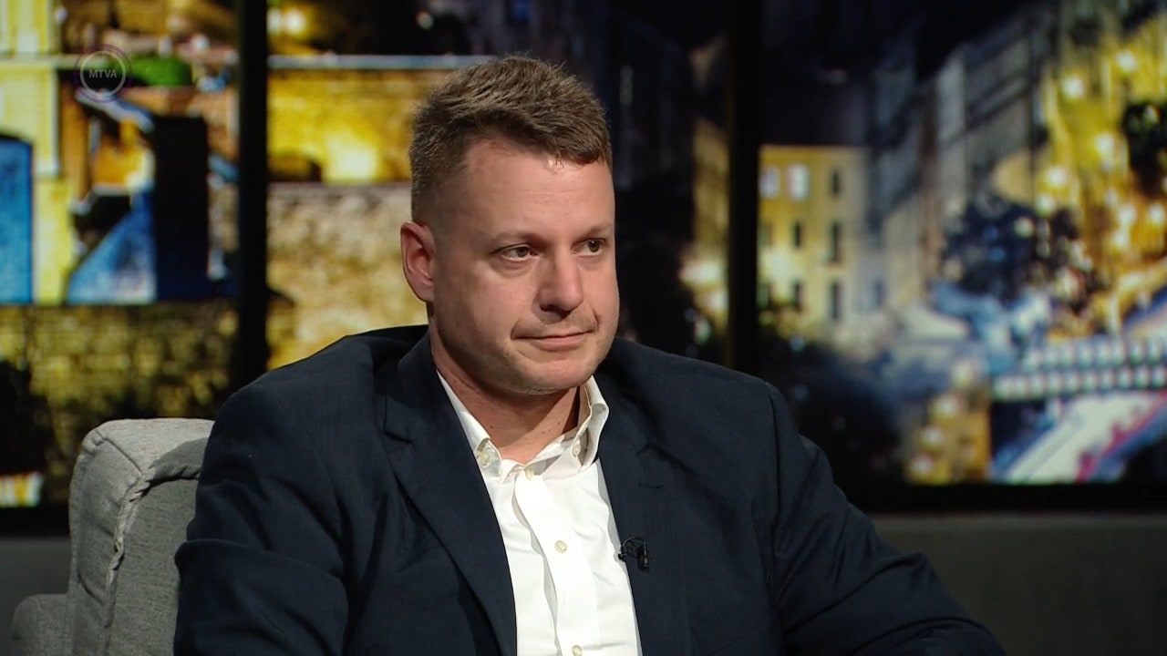 Gulyás István vendégei: - Hortay Olivér a Századvég Energia- és Klímapolitikai Üzletágának vezetője - Schiffer András ügyvéd - Tóth Máté ügyvéd, egyetemi oktató