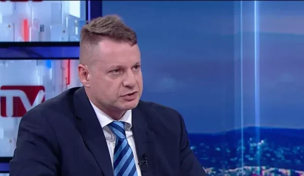 Jelenleg a teljes olajipar és az egész világ a Brent kőolaj árára figyel. Abból nagyon sok minden következik. Ismerjük azokat a számokat a hetekből, hogy az Egyesült Államok közvéleményét milyen kis mértékben érdeklik közvetlenül azok a nemzetközi konfliktusok, melyek a világban zajlanak.