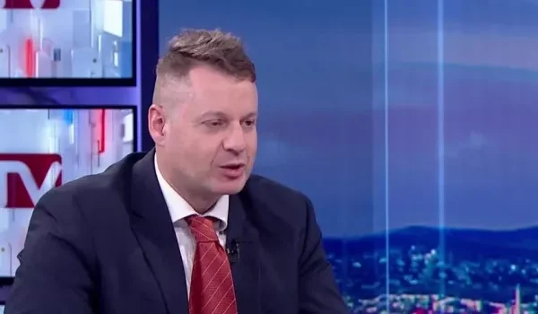 Ami történt az Egyesült Államokban, illetve történik máshol is a világban, ezt érdemes hozzátenni, mert Oroszországban volt egy Orosz-afrikai csúcs, ami mutatja, hogy milyen újraszálazott kapcsolatok alakulnak a világban, vagy milyen orosz gazdasági hídfőállások alakultak ki.