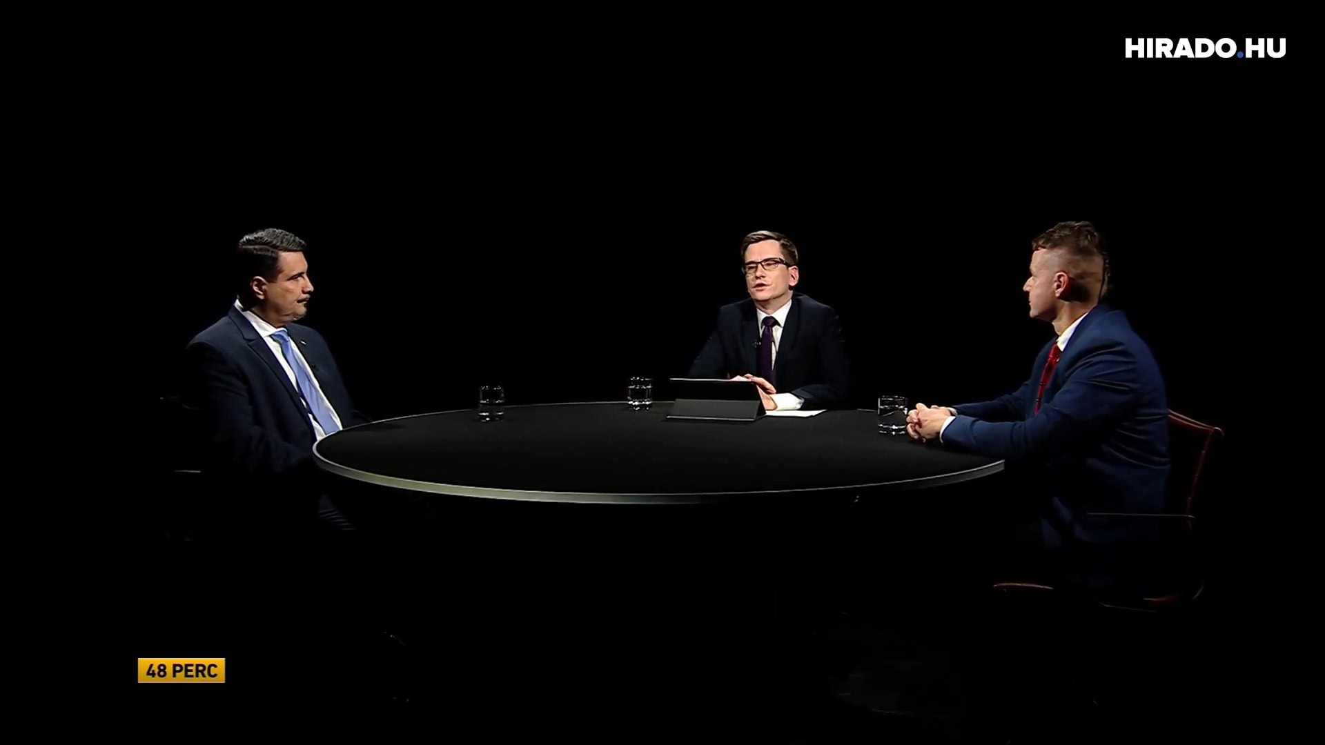 Az adás második felében vendégünk volt Mesterházy Attila, a NATO Parlamenti Közgyűlés korábbi elnöke és Tóth Máté nemzetközi és energiajogász, témánk pedig az orosz-amerikai béketárgyalások lehetséges kimenetelei voltak.